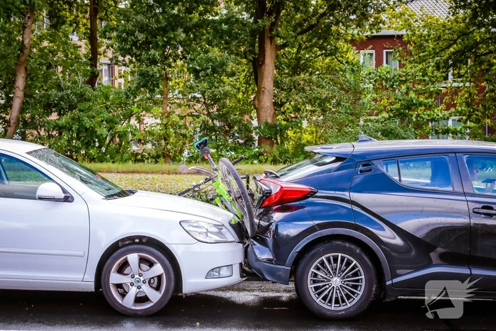 Fiets geplet bij kop-staart botsing