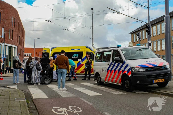 Persoon op fatbike rijdt door na aanrijden scootmobiel