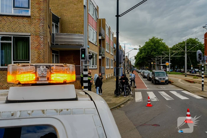 Persoon op fatbike rijdt door na aanrijden scootmobiel