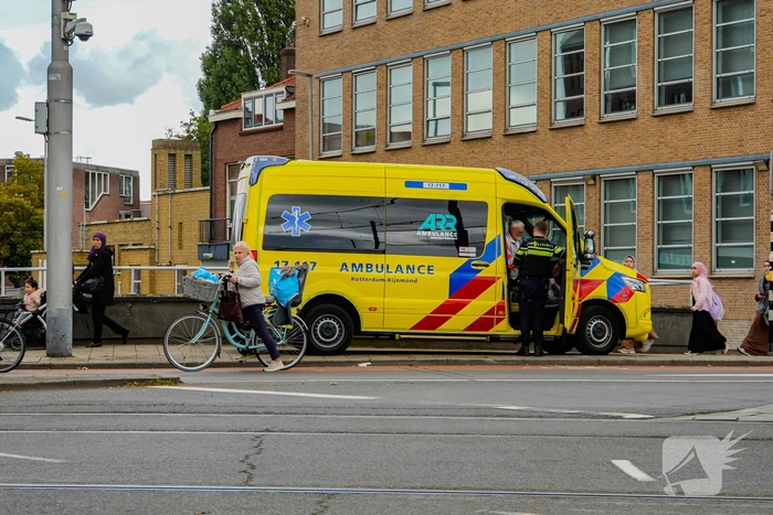 Persoon op fatbike rijdt door na aanrijden scootmobiel