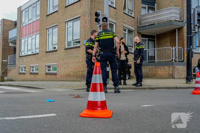 Persoon op fatbike rijdt door na aanrijden scootmobiel