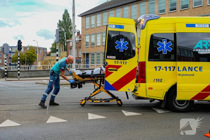 Persoon op fatbike rijdt door na aanrijden scootmobiel