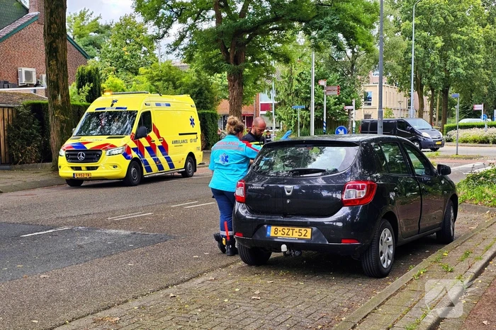 Fietser aangereden door automobilist op rotonde