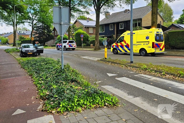 Fietser aangereden door automobilist op rotonde