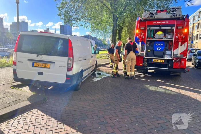 Veel rookontwikkeling bij brand in auto