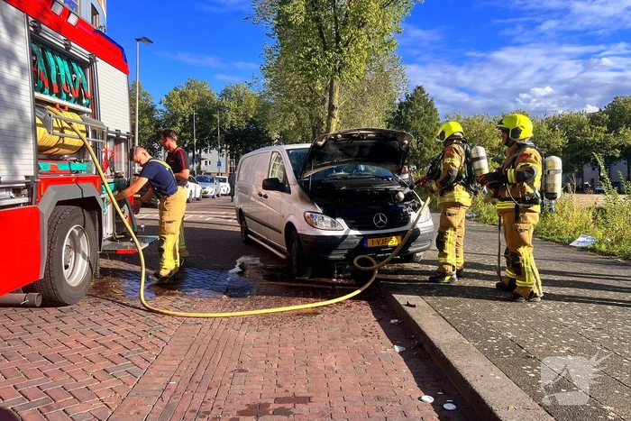 Veel rookontwikkeling bij brand in auto