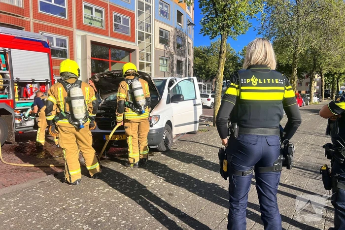 Veel rookontwikkeling bij brand in auto