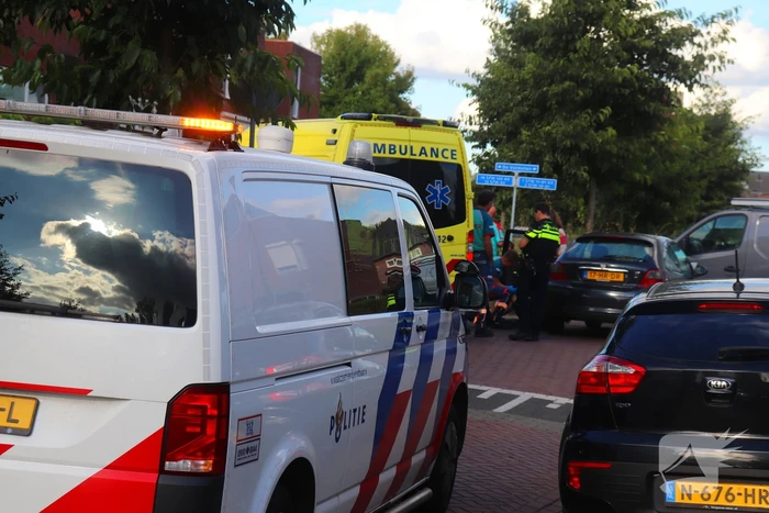 Bestelbus en personenauto botsen op elkaar