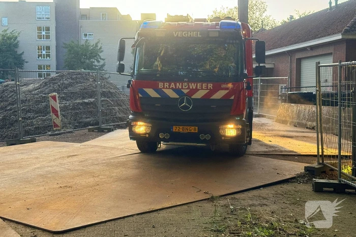Brandweer bevrijdt fietser die achter gesloten hek stond