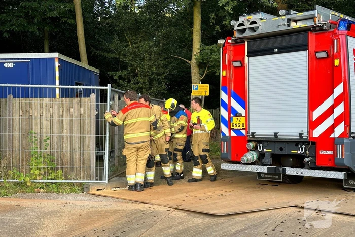 Brandweer bevrijdt fietser die achter gesloten hek stond