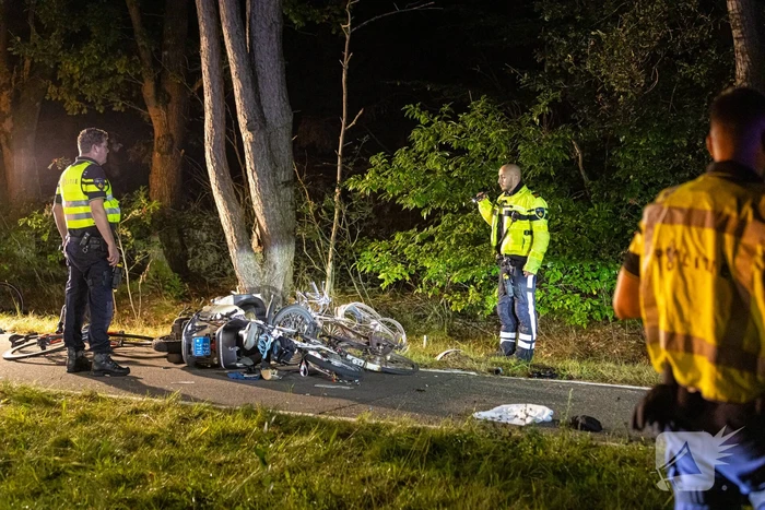 Meerdere gewonden bij botsing tussen scooter en fietsers