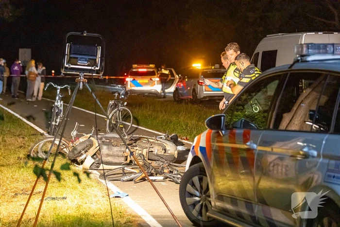 Meerdere gewonden bij botsing tussen scooter en fietsers