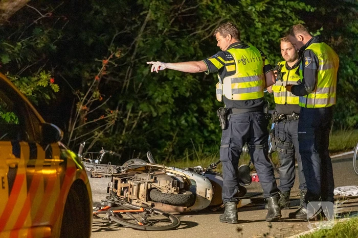 Meerdere gewonden bij botsing tussen scooter en fietsers