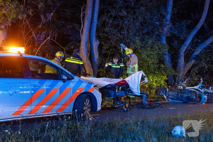Meerdere gewonden bij botsing tussen scooter en fietsers