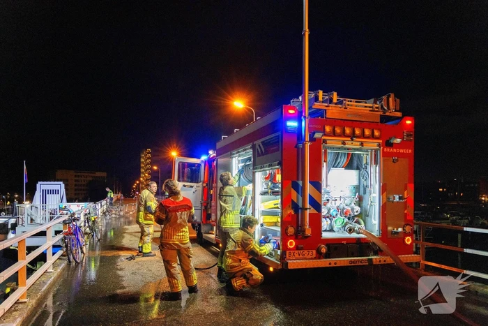 Voertuig volledig verwoest door brand