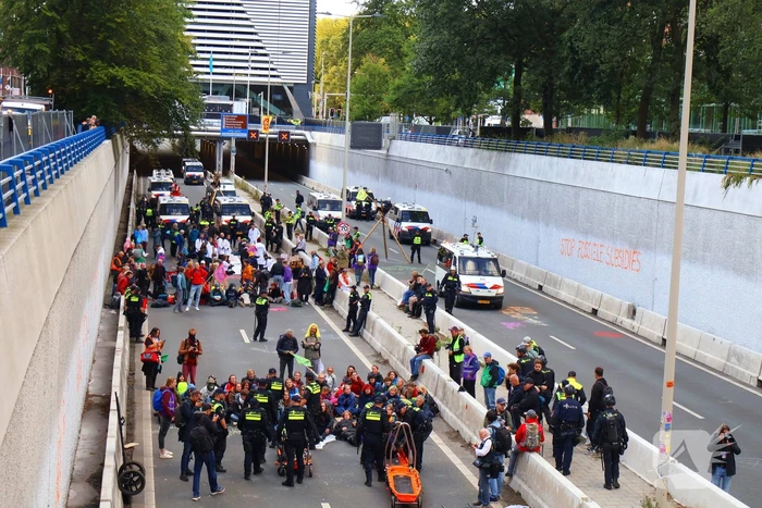 Weinig politie-inzet tijdens XR-blokkade wegens staking