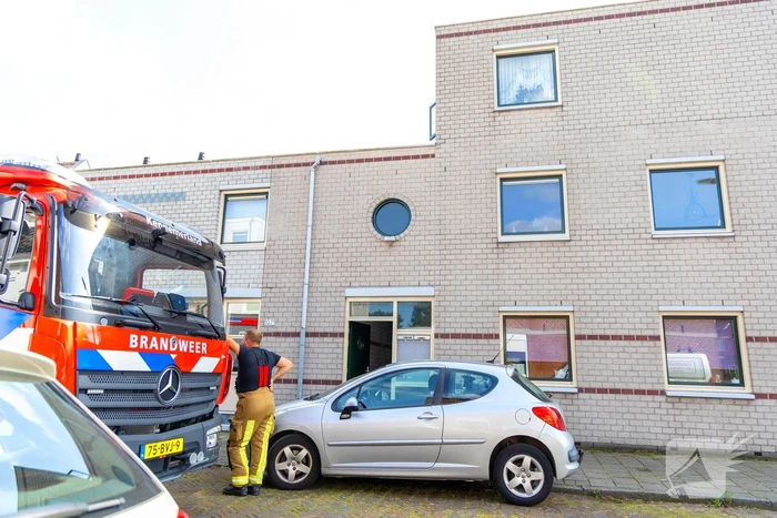 Oplettende buren merken afgaande rookmelder op, bewoners in slaap gevallen