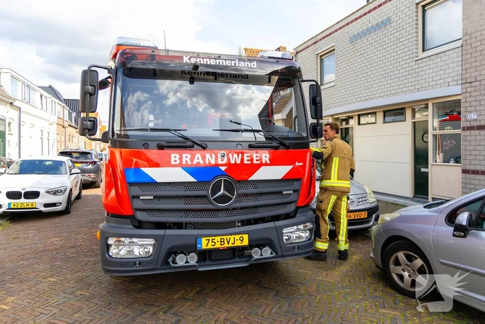 Oplettende buren merken afgaande rookmelder op, bewoners in slaap gevallen