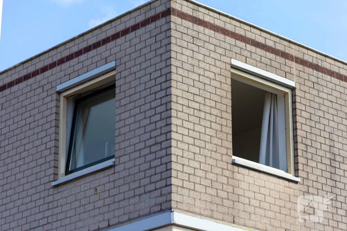 Oplettende buren merken afgaande rookmelder op, bewoners in slaap gevallen