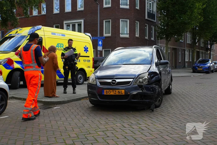 Auto's afgesleept na botsing