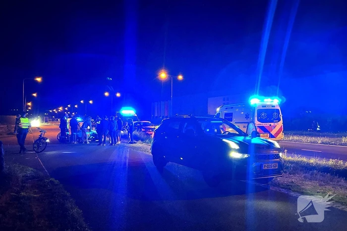 Fietser botst op auto