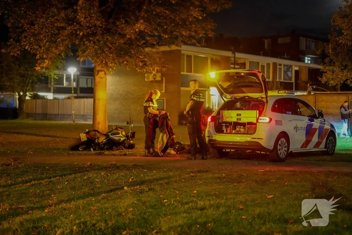 Achtervolging met motor eindigt in het gras