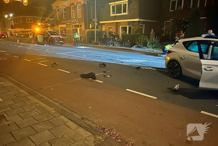 Scooterrijder gewond bij harde botsing met auto