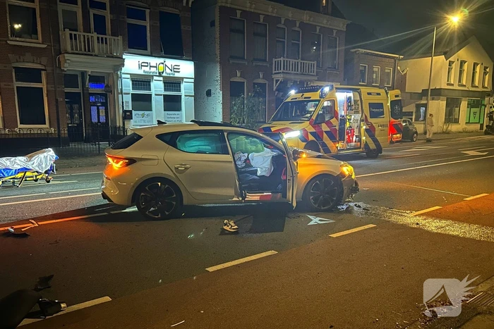 Scooterrijder gewond bij harde botsing met auto
