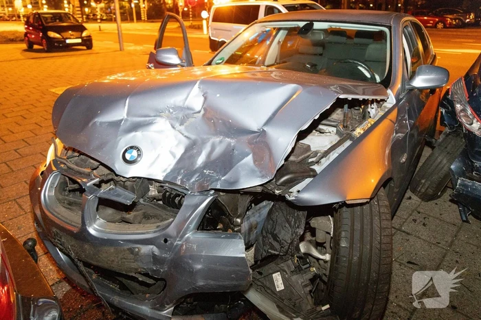 Auto veroorzaakt kettingreactie bij nachtelijk ongeval