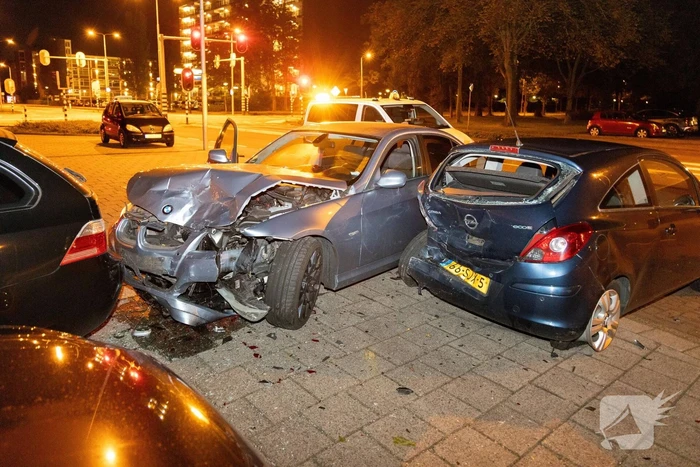 Auto veroorzaakt kettingreactie bij nachtelijk ongeval