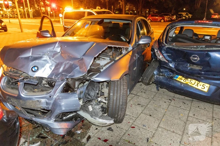 Auto veroorzaakt kettingreactie bij nachtelijk ongeval