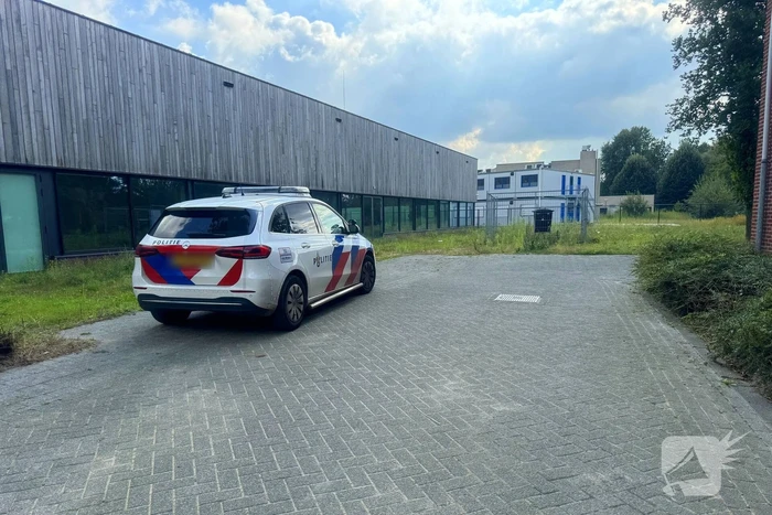 Scooterrijder gaat hard onderuit in bocht