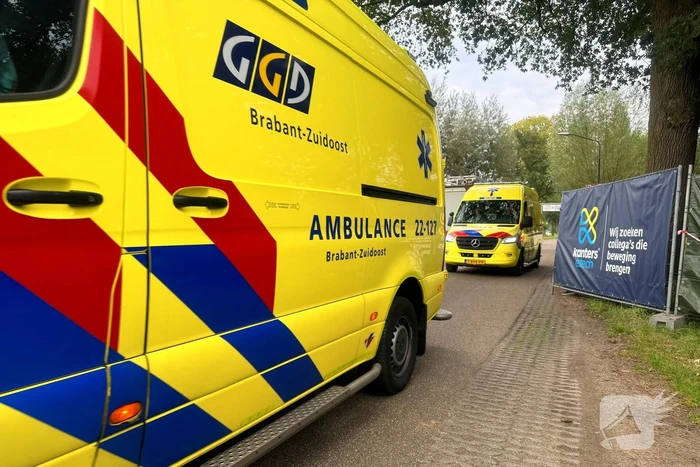 Motor rijdt publiek in, persoon van organisatie overleden