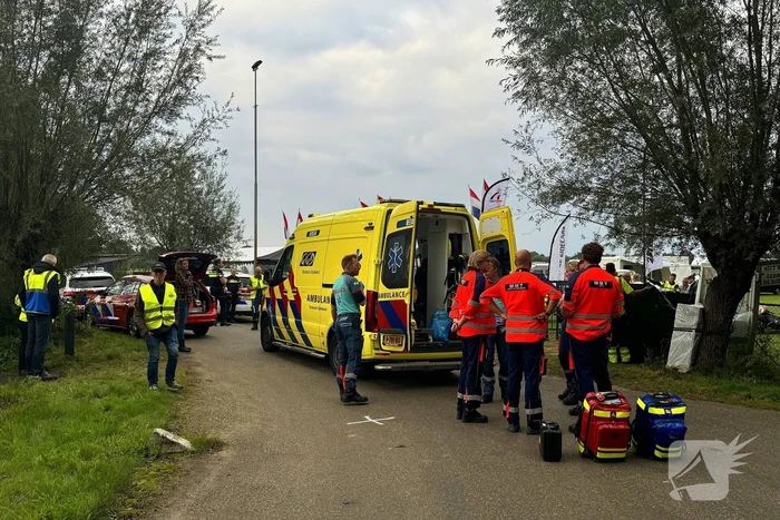 Motor rijdt publiek in, persoon van organisatie overleden