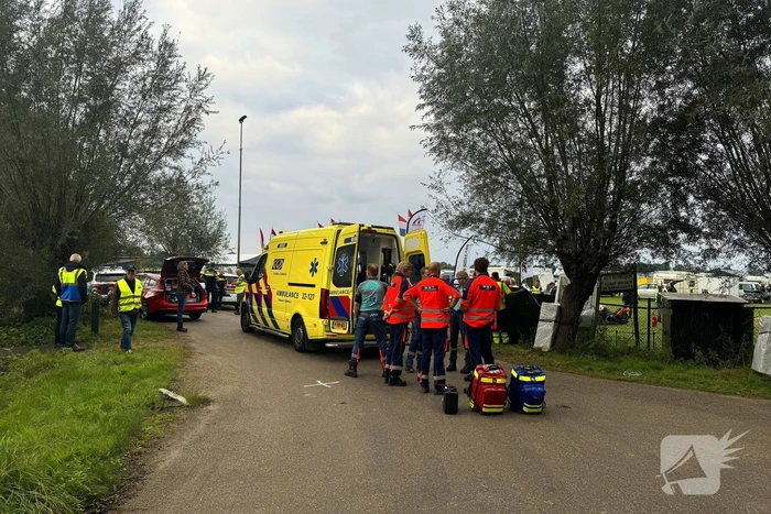 Motor rijdt publiek in, persoon van organisatie overleden