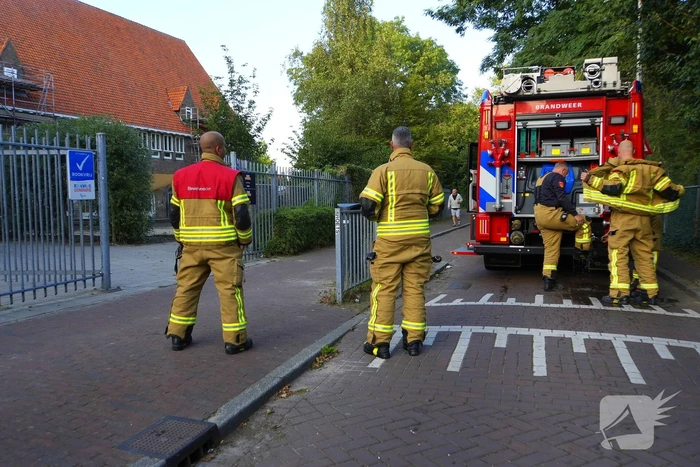Brand bij school met emmers geblust door brandweer