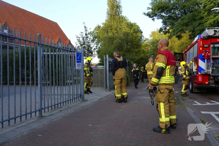 Brand bij school met emmers geblust door brandweer