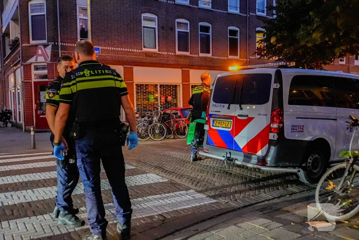 Maaltijdbezorger op fiets Aangereden door automobilist