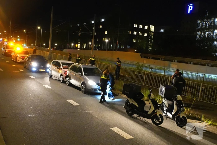 Twee voertuigen botsen achterop elkaar