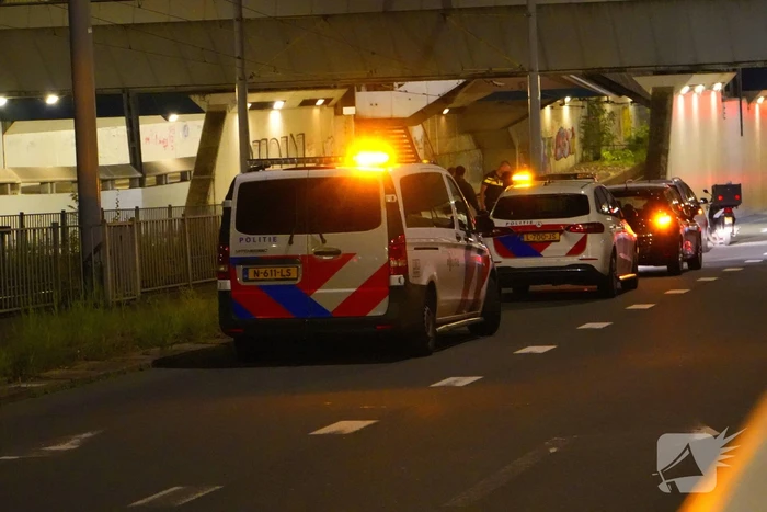Twee voertuigen botsen achterop elkaar
