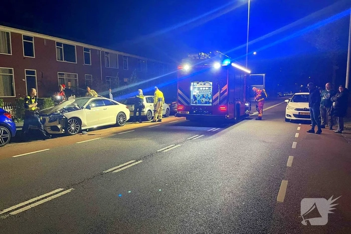 Auto zwaar beschadigd na explosie