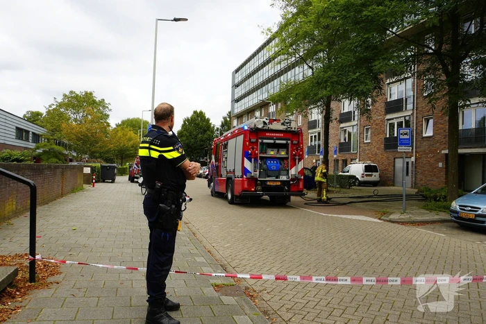 Brandweer zet extra middelen in bij brand in flat
