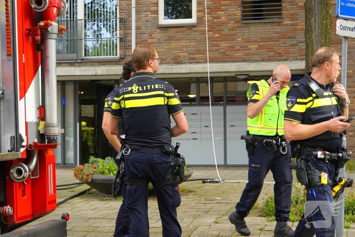Brandweer zet extra middelen in bij brand in flat