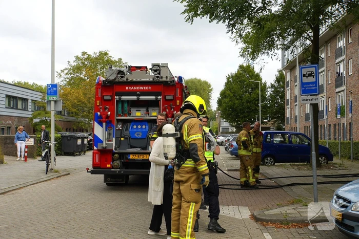 Brandweer zet extra middelen in bij brand in flat