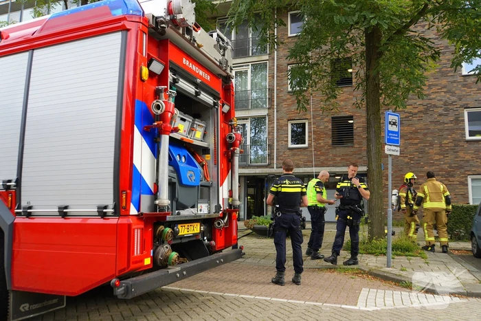 Brandweer zet extra middelen in bij brand in flat