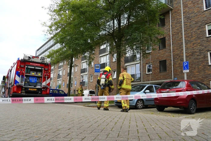 Brandweer zet extra middelen in bij brand in flat