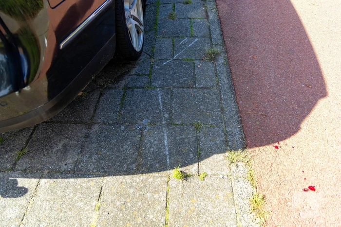 Scooterbestuurder gewond bij botsing met autodeur