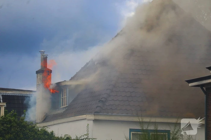 Grote rookontwikkeling bij woningbrand
