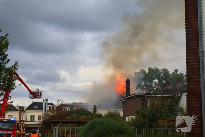 Grote rookontwikkeling bij woningbrand