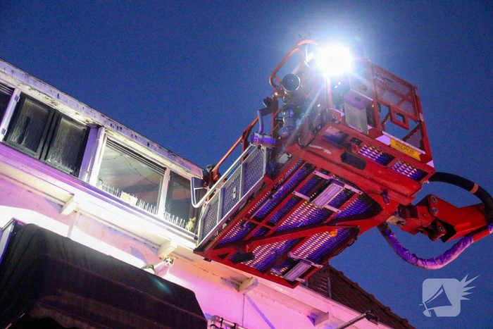 Brandweer druk met kat die op dak zit